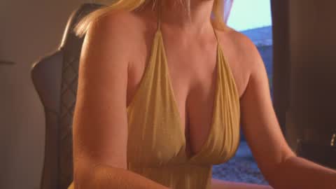 Snapshot of saltedhoney chatting on November 19, 2025, 2:50 pm IsaBella- online show from November 19, 2025, 2:50 pm