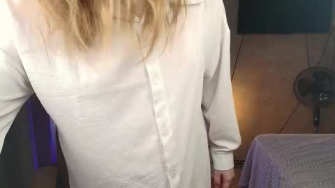 Snapshot of salut_love chatting on January 11, 2026, 12:21 pm Ruby online show from January 11, 2026, 12:21 pm