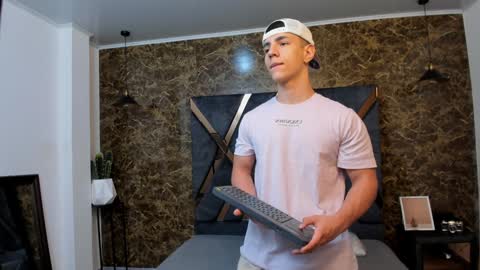 SALVATORE online show from January 11, 2025, 11:34 am