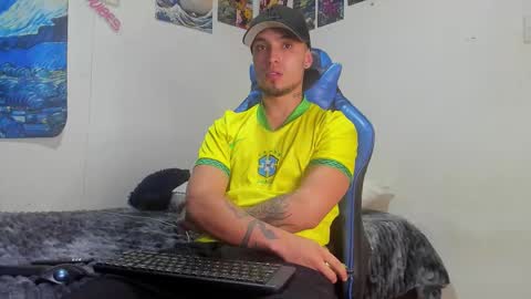 Snapshot of salvatore_dereck chatting on October 18, 2025, 1:08 am online show from October 18, 2025, 1:08 am