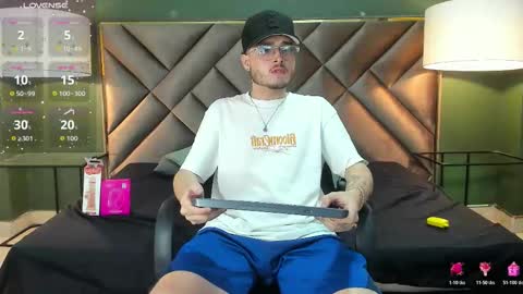 Snapshot of salvattore_muller chatting on February 25, 2026, 12:15 pm Salvatore online show from February 25, 2026, 12:15 pm