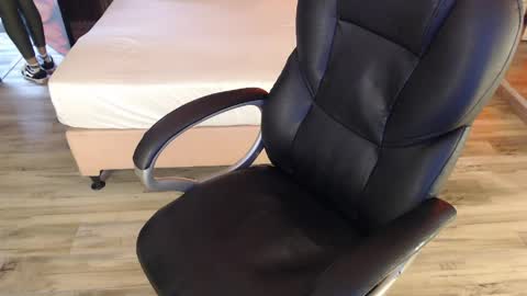 Snapshot of sam_mansson66 chatting on April 9, 2026, 12:10 pm SAM MANSON online show from April 9, 2026, 12:10 pm