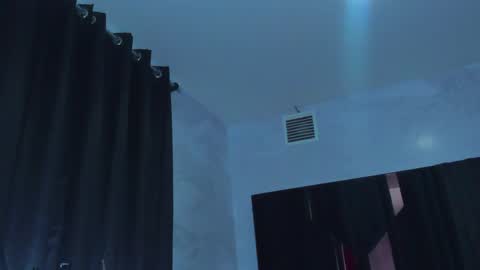 sam_naughty18 online show from May 17, 2026, 2:02 pm