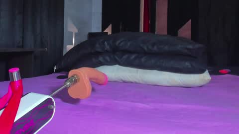 sam_naughty18 online show from May 20, 2026, 2:07 am