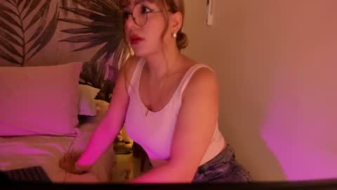 Snapshot of samaantha_white_ chatting on June 24, 2026, 11:20 am Samaantha online show from June 24, 2026, 11:20 am