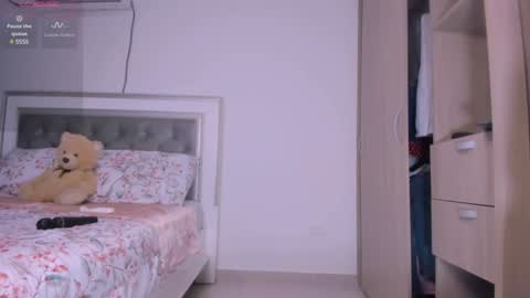 Snapshot of samanta_65 chatting on January 5, 2025, 6:35 am carolina online show from January 5, 2025, 6:35 am