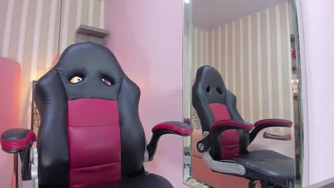    online show from October 23, 2025, 7:45 pm