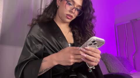 Samantha Bernardo online show from April 7, 2026, 4:02 am