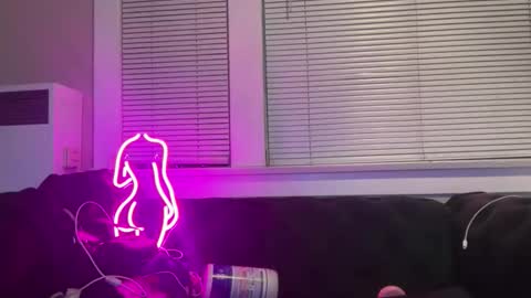 samanthafever online show from November 26, 2025, 9:21 am