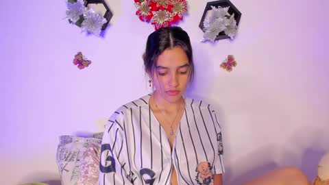 Snapshot of samara_jonnes_ chatting on January 11, 2025, 4:38 am Samara is my name a pleasure delighted that you are here leave your thumb up it is important to me online show from January 11, 2025, 4:38 am