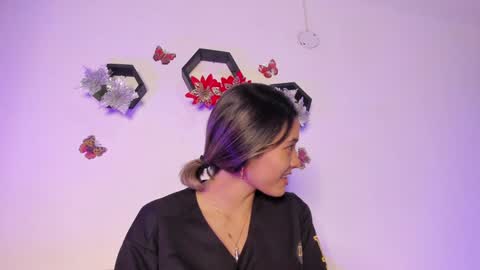 Snapshot of samara_jonnes_ chatting on January 14, 2025, 2:50 am Samara is my name a pleasure delighted that you are here leave your thumb up it is important to me online show from January 14, 2025, 2:50 am