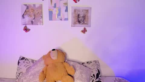 Snapshot of samara_jonnes_ chatting on January 29, 2025, 1:37 am Samara is my name a pleasure delighted that you are here leave your thumb up it is important to me online show from January 29, 2025, 1:37 am