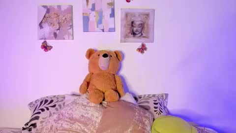 Snapshot of samara_jonnes_ chatting on February 9, 2025, 9:06 pm Samara is my name a pleasure delighted that you are here leave your thumb up it is important to me online show from February 9, 2025, 9:06 pm