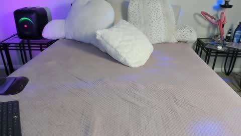 Snapshot of samatha1998 chatting on January 23, 2025, 5:35 am Yaya online show from January 23, 2025, 5:35 am