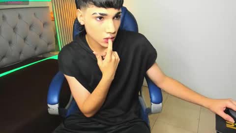 Snapshot of samblack_ chatting on September 14, 2025, 12:37 pm Sam online show from September 14, 2025, 12:37 pm