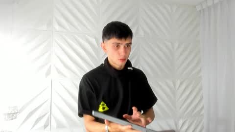 Snapshot of samevans_ chatting on January 3, 2025, 12:30 pm Sam online show from January 3, 2025, 12:30 pm