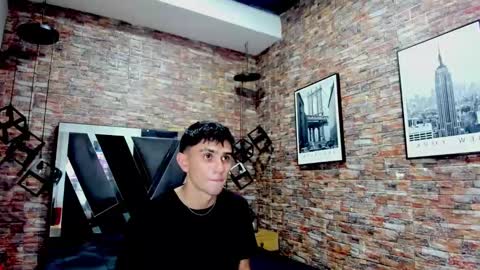 Snapshot of samevans_ chatting on January 5, 2025, 1:36 pm Sam online show from January 5, 2025, 1:36 pm