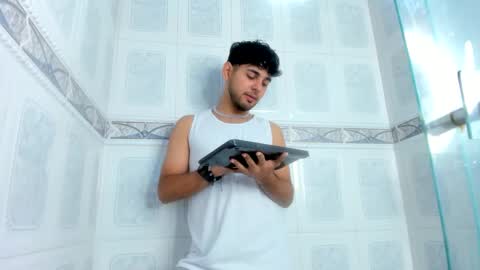 Snapshot of samir_bear chatting on January 24, 2025, 12:41 pm Samir online show from January 24, 2025, 12:41 pm