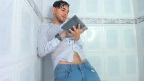 Snapshot of samir_bear chatting on January 24, 2025, 4:06 pm Samir online show from January 24, 2025, 4:06 pm