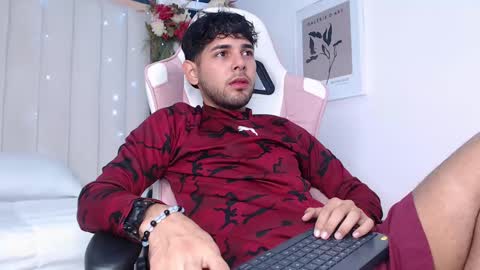 Snapshot of samir_bear chatting on January 28, 2025, 12:11 pm Samir online show from January 28, 2025, 12:11 pm