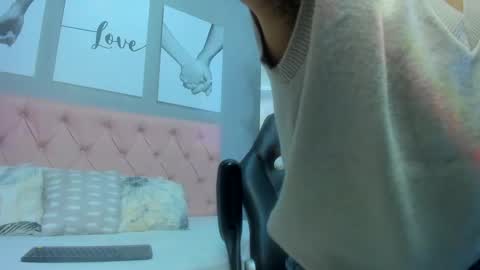 Snapshot of samir_bear chatting on February 5, 2025, 1:00 pm Samir online show from February 5, 2025, 1:00 pm