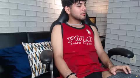 Snapshot of samir_bear chatting on February 8, 2025, 12:28 pm Samir online show from February 8, 2025, 12:28 pm