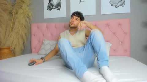 Snapshot of samir_bear chatting on February 12, 2025, 12:22 pm Samir online show from February 12, 2025, 12:22 pm