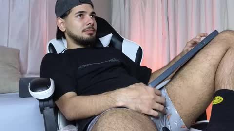 Snapshot of samir_bear chatting on October 31, 2025, 12:50 pm Samir online show from October 31, 2025, 12:50 pm