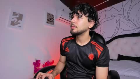 Snapshot of samir_bear chatting on November 17, 2025, 12:44 pm Samir online show from November 17, 2025, 12:44 pm