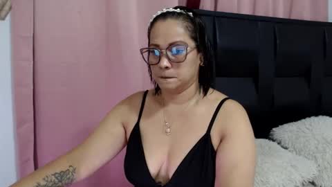 Snapshot of samira_lennox chatting on April 1, 2026, 10:07 pm SAMIRA online show from April 1, 2026, 10:07 pm