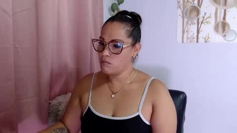 Snapshot of samira_lennox chatting on April 17, 2026, 9:18 pm SAMIRA online show from April 17, 2026, 9:18 pm