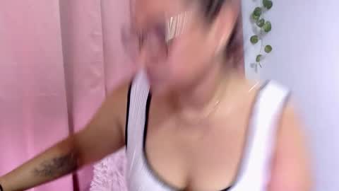 Snapshot of samira_lennox chatting on April 27, 2026, 8:40 pm SAMIRA online show from April 27, 2026, 8:40 pm
