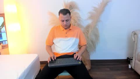 Snapshot of samjoness_ chatting on February 17, 2026, 3:25 am Sam online show from February 17, 2026, 3:25 am