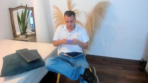 Snapshot of samjoness_ chatting on February 18, 2026, 2:29 am Sam online show from February 18, 2026, 2:29 am