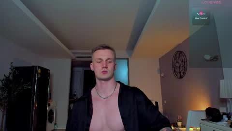 Snapshot of samuel_andrew chatting on April 1, 2026, 6:58 am Samuel online show from April 1, 2026, 6:58 am