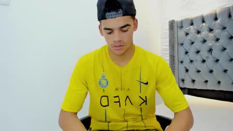 SAMUEL online show from March 21, 2026, 3:33 am