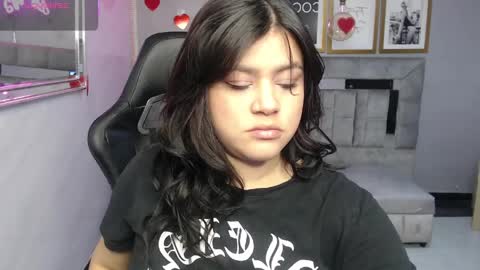 Snapshot of samy_collen_v chatting on April 1, 2026, 1:12 pm Samy online show from April 1, 2026, 1:12 pm