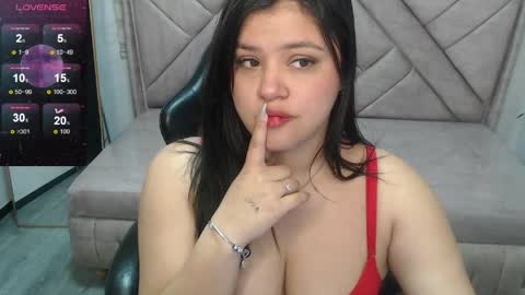 Snapshot of samy_collen_v chatting on April 10, 2026, 1:38 pm Samy online show from April 10, 2026, 1:38 pm