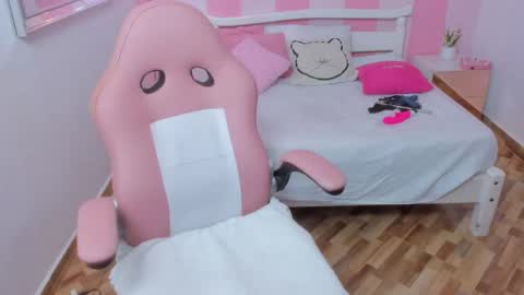 Snapshot of samy_ross_ chatting on October 4, 2025, 6:28 pm Find me at when im offline here. online show from October 4, 2025, 6:28 pm