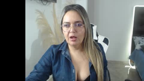 samy_vsn online show from October 17, 2025, 6:54 pm