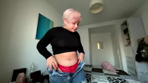 Samymoon online show from November 1, 2025, 5:04 pm