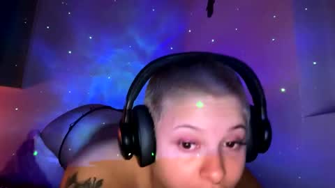 Snapshot of samymoon3 chatting on December 19, 2025, 12:06 am Samymoon online show from December 19, 2025, 12:06 am