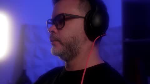 Snapshot of sanders_white chatting on October 15, 2025, 3:06 am Sanders online show from October 15, 2025, 3:06 am