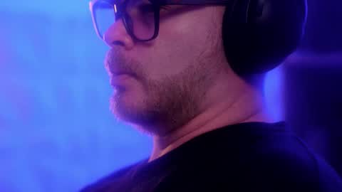 Snapshot of sanders_white chatting on November 28, 2025, 5:10 am Sanders online show from November 28, 2025, 5:10 am