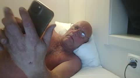 sandnesrune523 online show from June 8, 2026, 10:59 am
