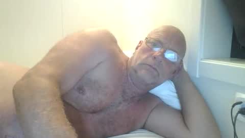 sandnesrune523 online show from June 9, 2026, 5:08 am
