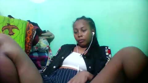 sandra1253099 online show from November 24, 2025, 7:46 pm