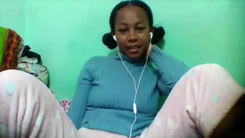 sandra1253099 online show from December 2, 2025, 7:03 am