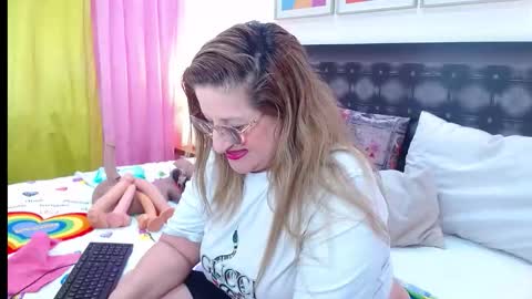 Snapshot of sandra_20_ chatting on April 7, 2026, 11:43 am SANDRA online show from April 7, 2026, 11:43 am