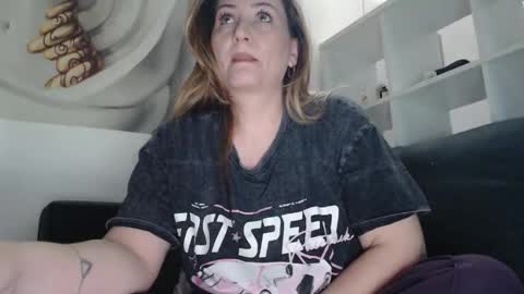 Snapshot of sandra______ chatting on May 17, 2026, 5:31 pm dont forghet to thumbs up if you like my show online show from May 17, 2026, 5:31 pm